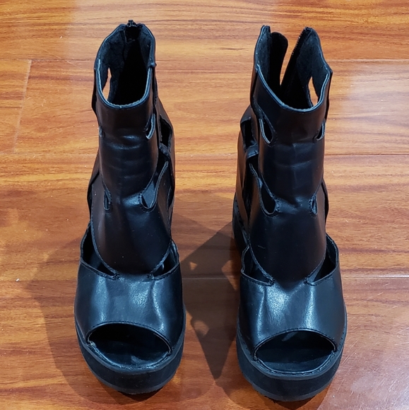 Boots Black High Wedge Size 6 - Picture 2 of 5
